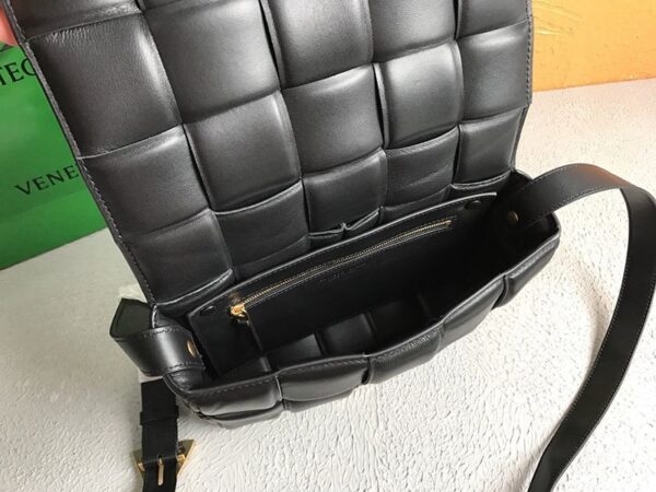欲しい♡超限定♪ボッテガヴェネタ パデッドカセット コピー ショルダーバッグ ゴールド仕上げ 591970VCQR18425