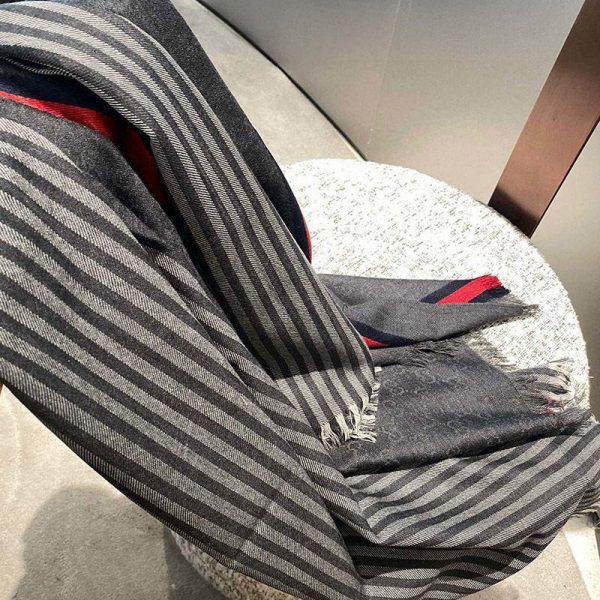超希少！グッチ グラフィックストライプ カシミヤスカーフ偽物 gul24512