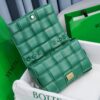 日本未入荷ボッテガヴェネタ ザチェーン カセット 偽物 レザー製クロスボディバッグ boe32222