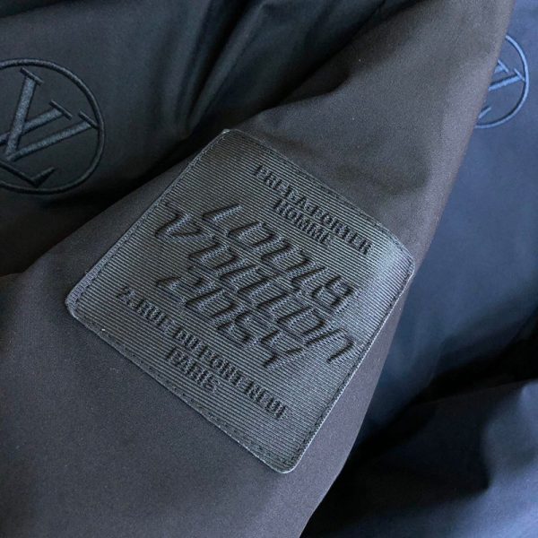 最安値挑戦ルイヴィトン モノグラム ミックスモノグラム ダウンジャケット 偽物 vum36449