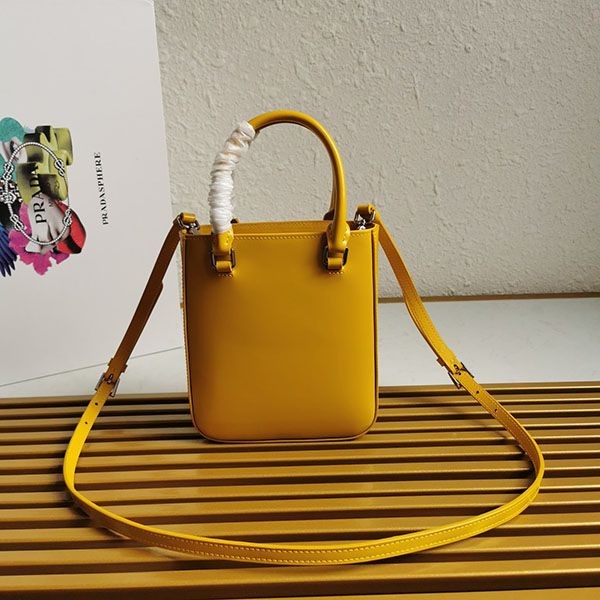 日本未入荷【プラダ】スモール ブラッシュドレザー コピートートバッグ pul09666