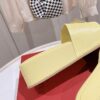 2022春と夏の新しいヴァレンティノ リベット 厚底サンダル スーパーコピー Vuf48000