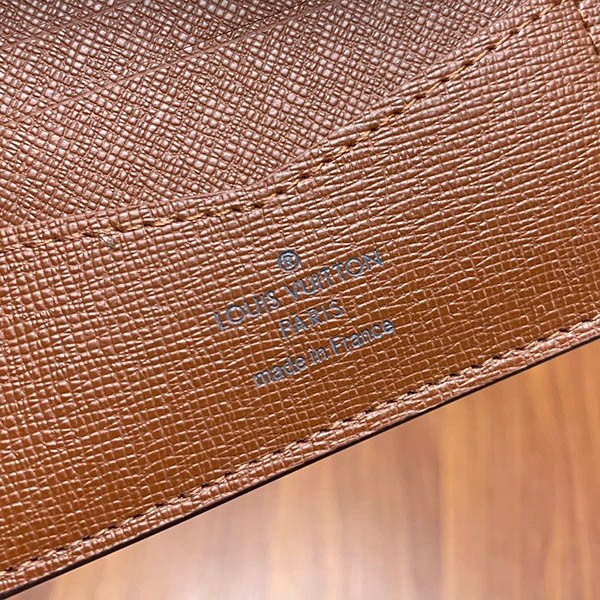 累積売上総額第１位！ルイヴィトン 偽物 タイガ モノグラム  二つ折り財布 vuy05596