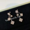 可愛い ヴァンクリーフ＆アーペル 偽物マジック アルハンブラ イヤリング vaj44104