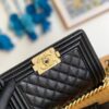 目を惹くカラー シャネル 偽物 ボーイ シャネル ショルダーバッグ shb25505