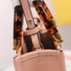 可愛い フェンディ 偽物 Sunshine Shopper FF柄 レザーミニバッグ fey94469