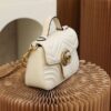 注目★グッチ GGマーモント ミニ トップハンドルバッグ 偽物 guu03634