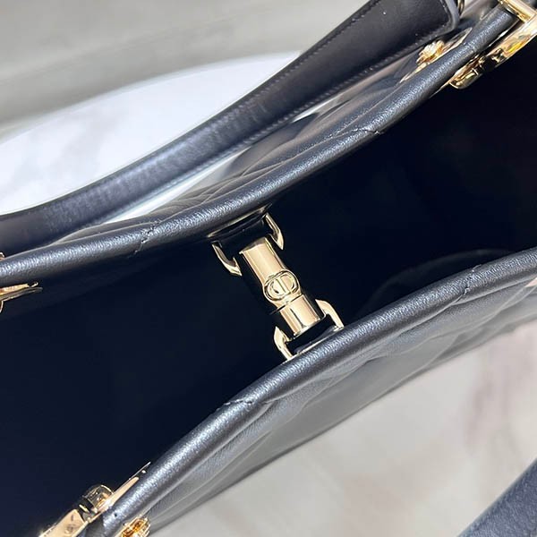 希少 ディオール エッセンシャル 偽物 ミディアムトートバッグ M8721OZVJ_M900