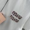 即発送 ミュウミュウ 刺繍入りコットンTシャツ 偽物 myf59063