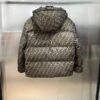 フェンディ ロゴ入りダウンジャケット 偽物 リバーシブル feu88847